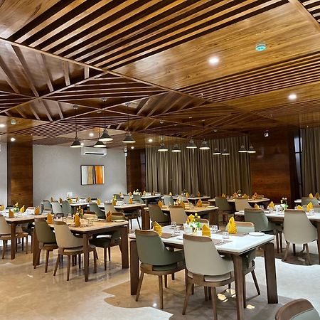 Vits Satyajeet Karad Hotel Luaran gambar