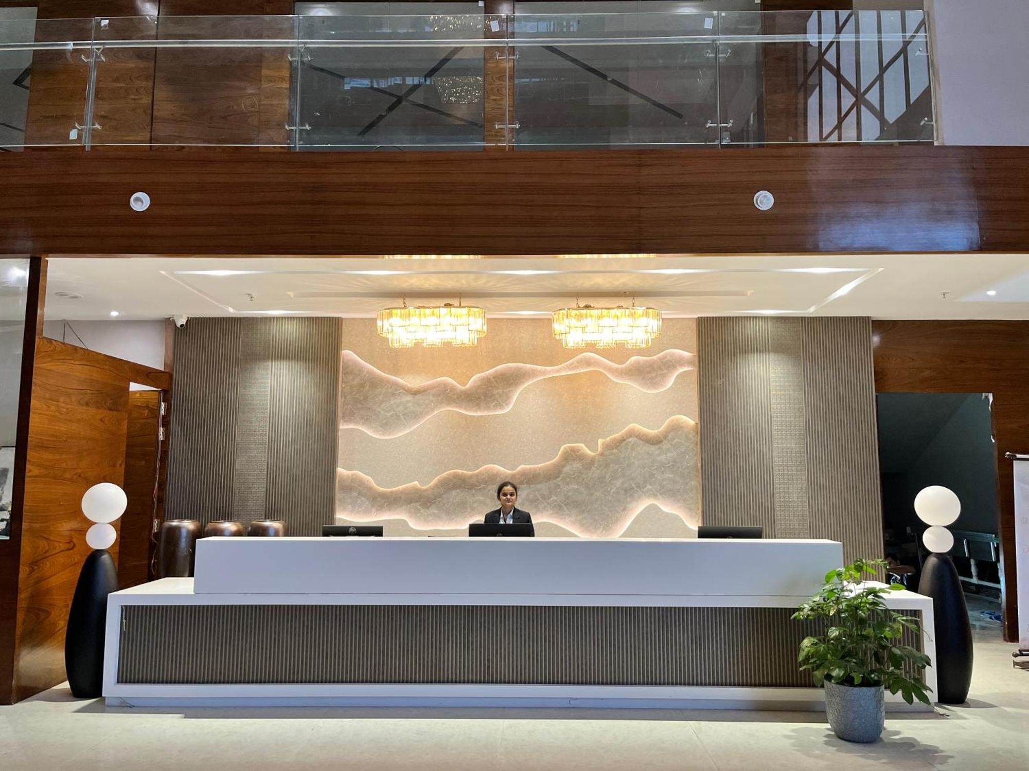 Vits Satyajeet Karad Hotel Luaran gambar