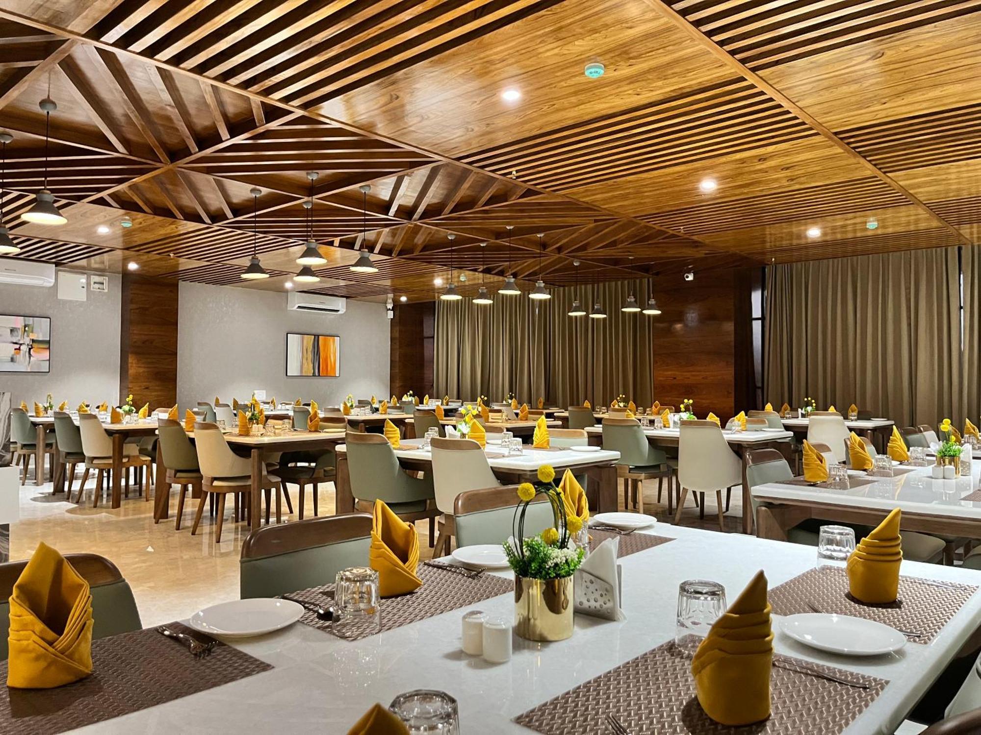 Vits Satyajeet Karad Hotel Luaran gambar