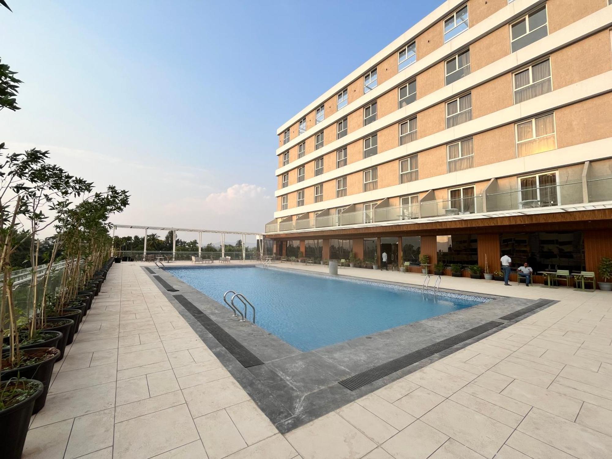 Vits Satyajeet Karad Hotel Luaran gambar
