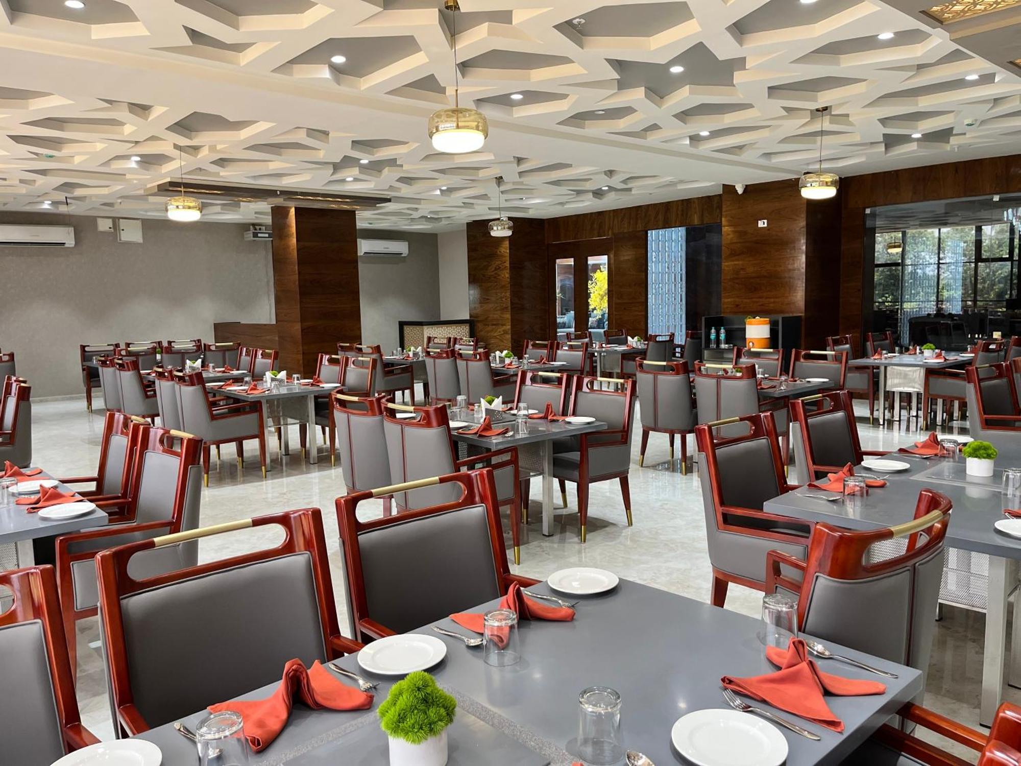 Vits Satyajeet Karad Hotel Luaran gambar